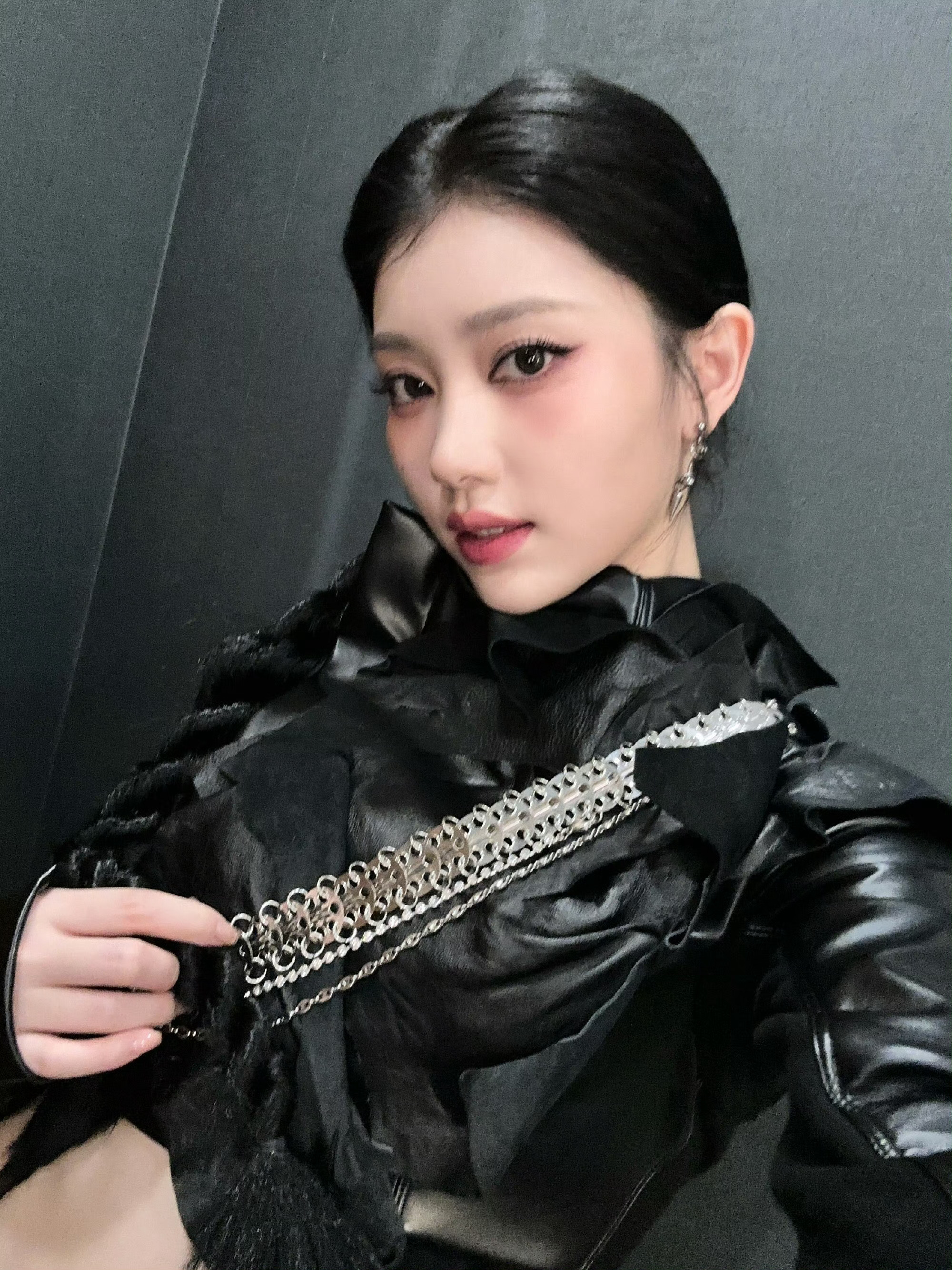 沈小婷个人初舞台沈小婷solo首秀感言谁还没看沈小婷的个人初舞台！状态气场全部在