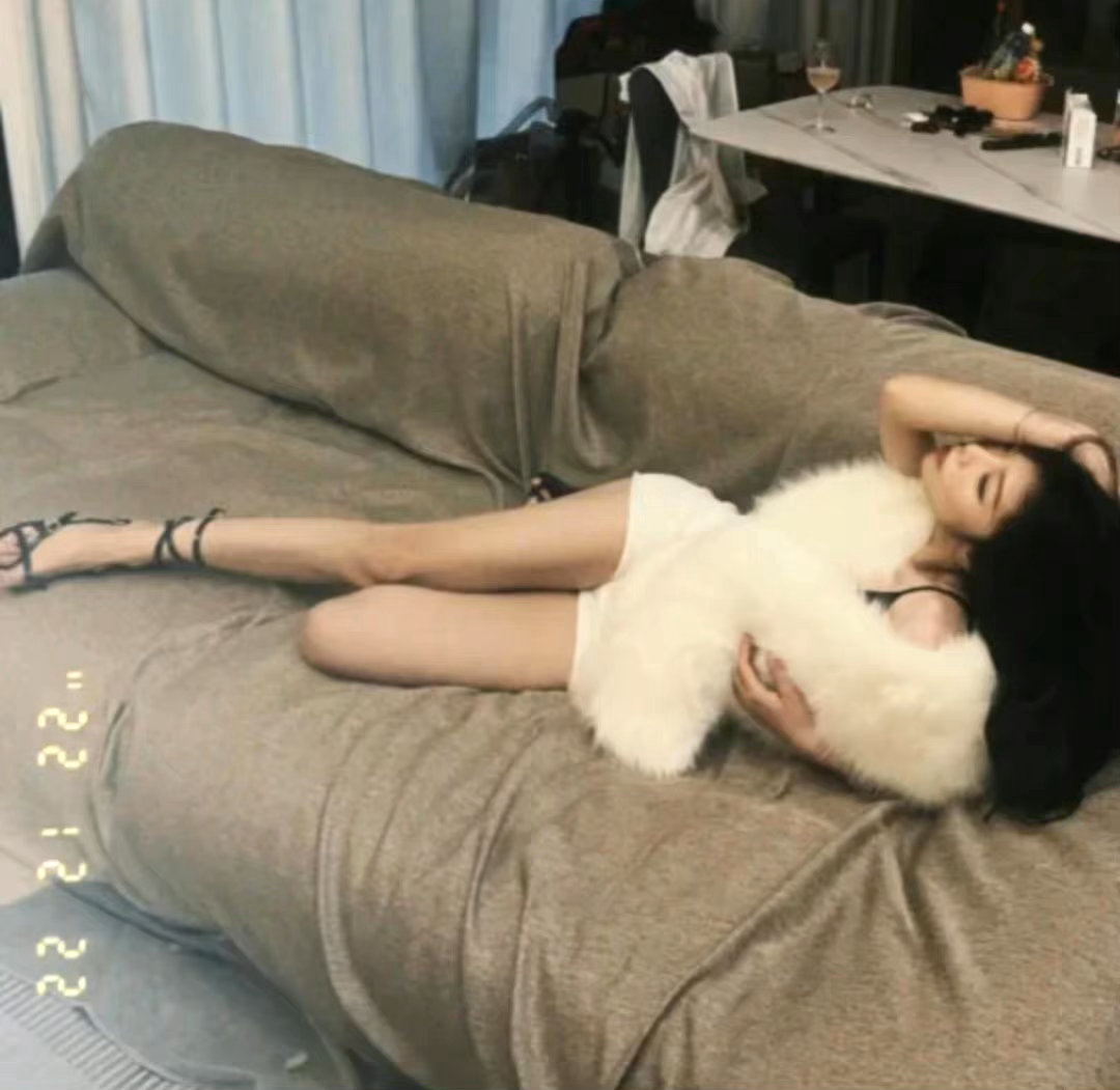 “ 我这人就是这脾气 只要别人不理我的 我不会再硬着脸皮去打扰 你若对我沉默 我