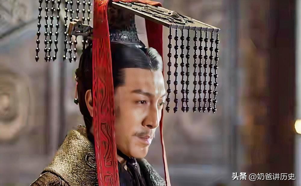 秦始皇为什么不屠戮功臣，很简单，他34岁已经完成了统一，而统一最大的功臣王翦已垂