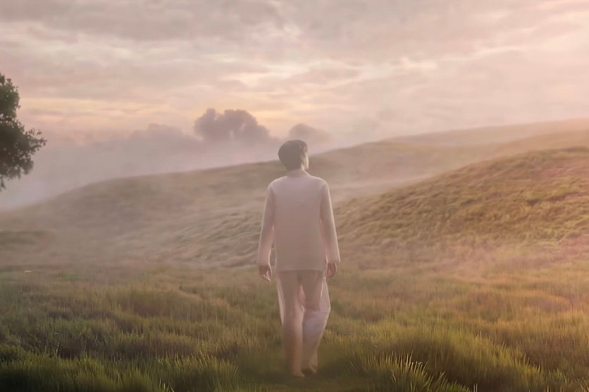 田栩宁猫人夏日清凉大片 破晓时分，海浪翻涌着温柔，田栩宁身着沙棘凉感T伫立岸边，