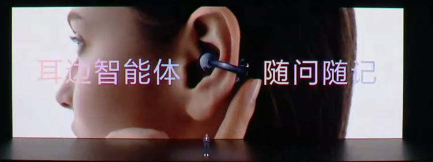 耳机采用耳夹式设计，延续了开放式佩戴的舒适体验，无需入耳也能稳固佩戴。 