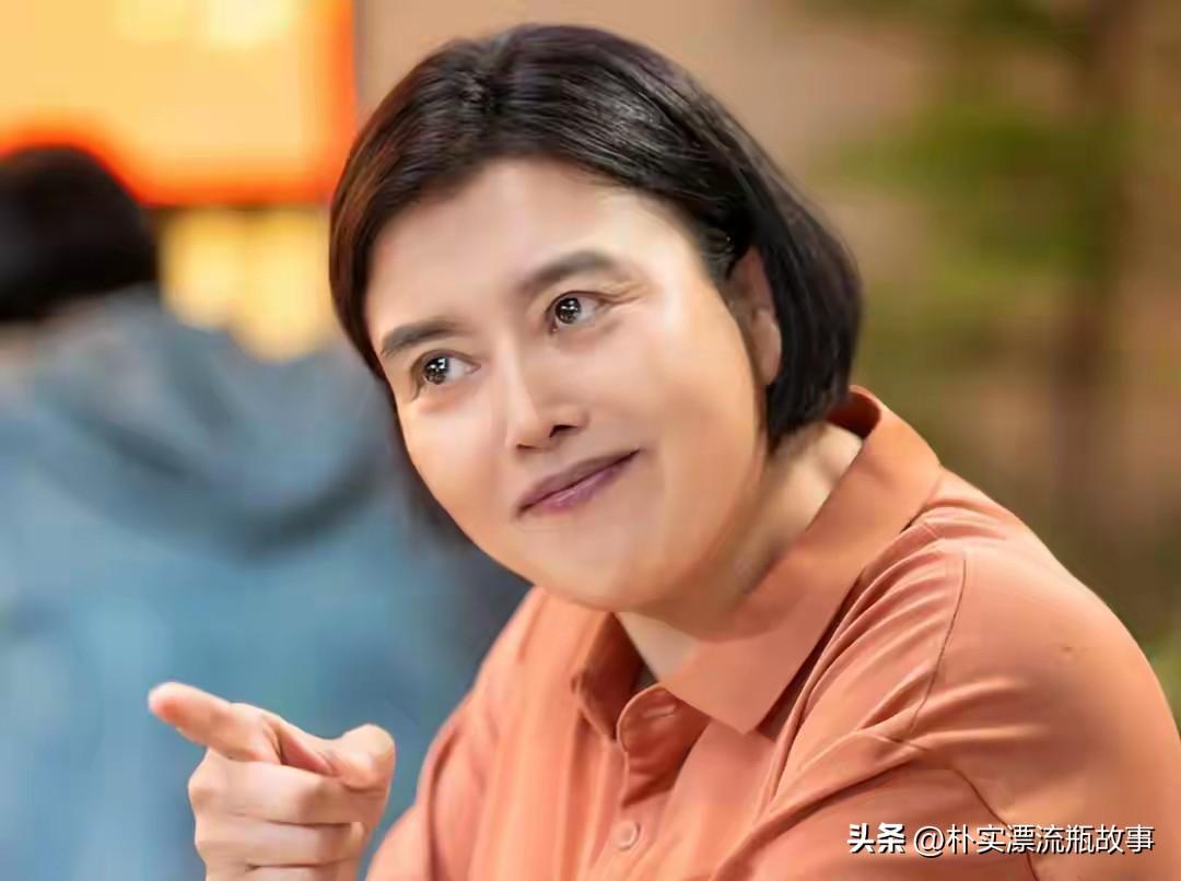 2009年，50岁的丁嘉丽在一场公共活动上，当着几百人的面，把自己那些年的“丑事