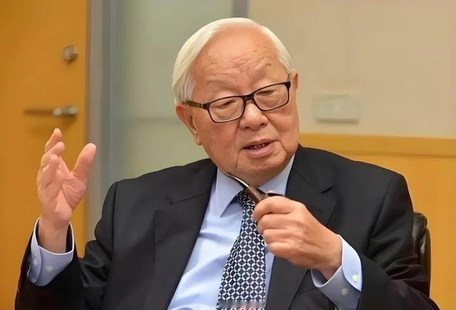 台积电创始人张忠谋曾再次语出惊人，他说：“如果美国想扼杀他们，中国真的无能为力！