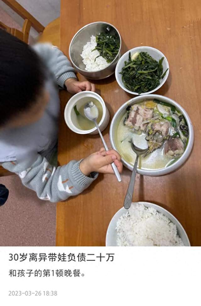后妈晒继女早餐被骂：没肉就是亏待孩子？