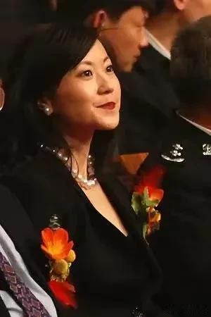 搞半天赵安吉是美国人
福茂集团是一家美国航运公司
她是在美国出的车祸
就是，一切