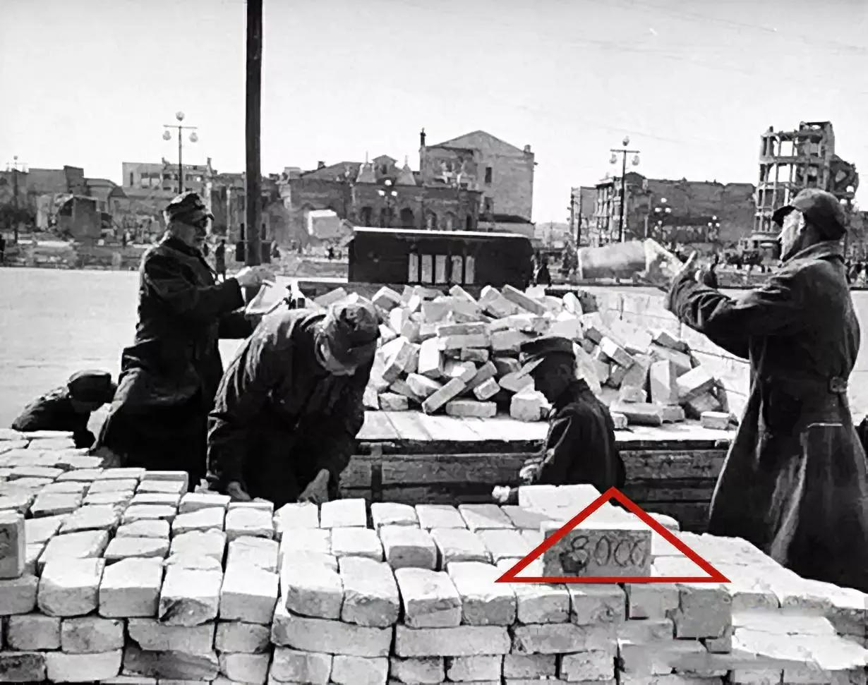 1945年，苏联卫国战争中损失数百万的青年男子，苏联为尽快恢复基建，将300多万