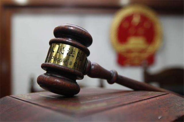 她好不容易治好病，拉黑了他。他蹲在她下班路上，拔走她的车钥匙：“想拿回去？跟我开