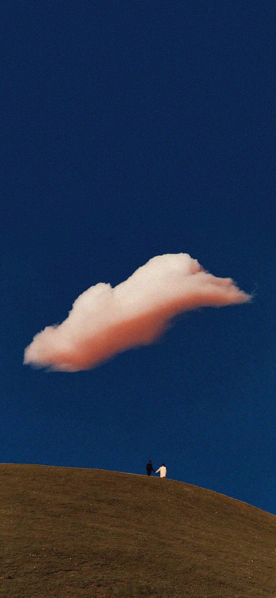 我们必须像一座山，既满生着芳草香花，又有极坚硬的石头。——老舍《四世同堂》晚安