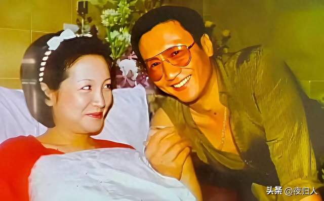 1982香港病房留影，谢贤陪着刚诞下谢婷婷的狄波拉
