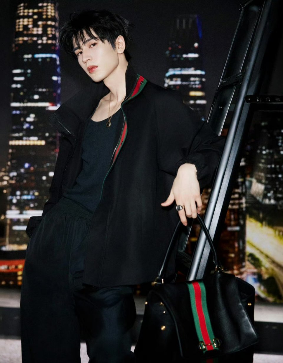 Gucci 核心高管 Dario Gargiulo 火速点赞张凌赫纽约大秀出发图