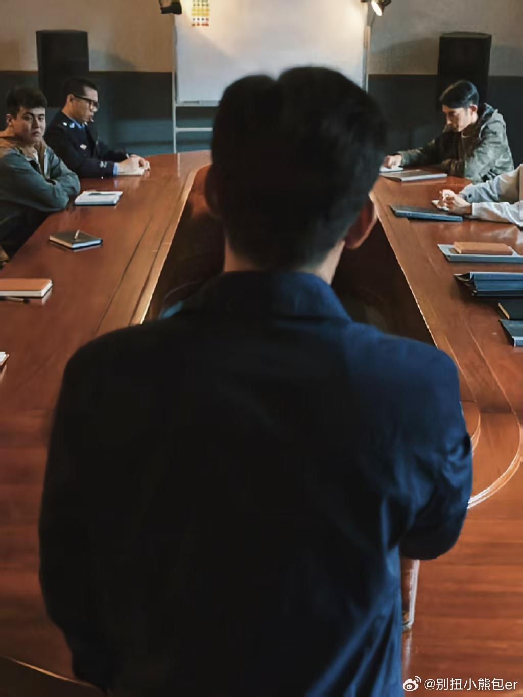 李健你怎么变成这样了李健演斯文败类李健新角色太带感！银行抢劫案反派，外表无害内心