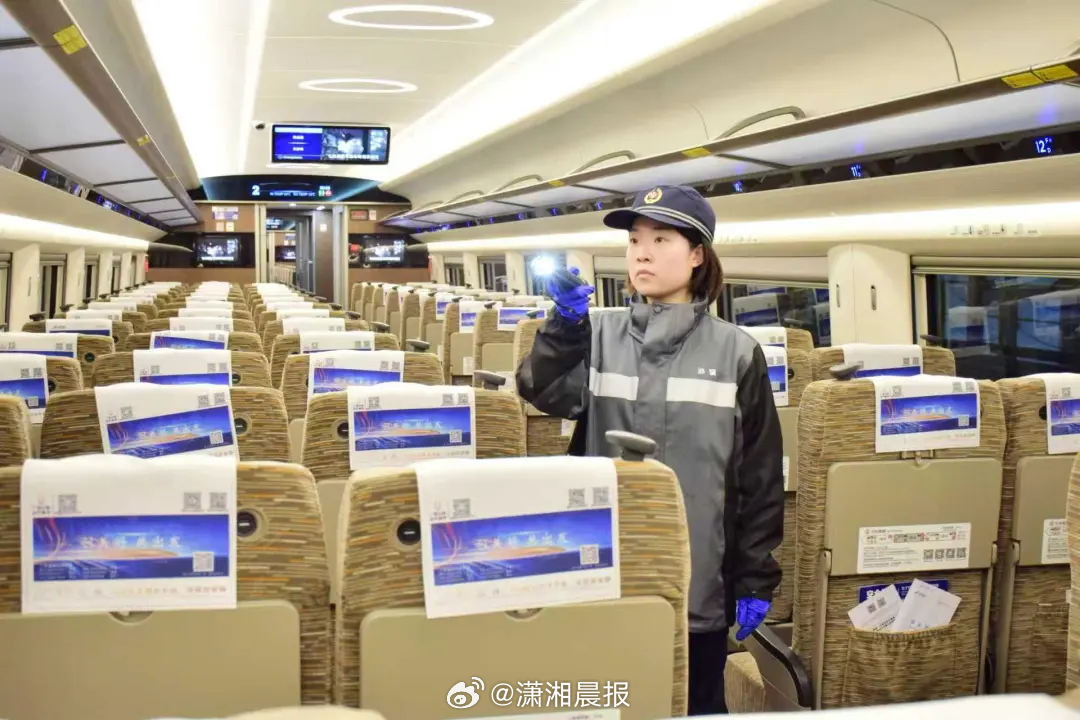 【长沙#女机械师听声辨故障一夜测300个座椅#：靠耳朵检修座椅，一夜检测300个