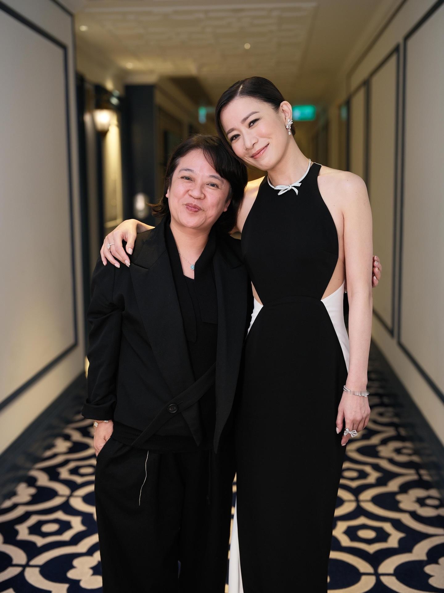 佘诗曼：这两天我说得最多的是「谢谢」这两个字，好像说到滑掉，但其实「谢谢」背后装