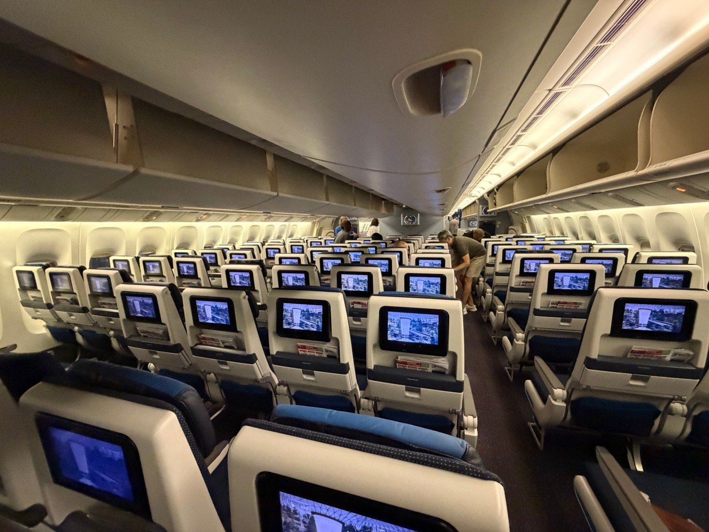 ✈️第一次体验传说中的「第五航权」航班！——荷航KL836 巴厘岛 ✈️ 新加坡