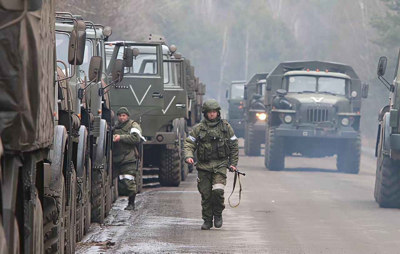 ​俄军大量的军队集结在一起，目的只有一个：拿下顿涅茨克。对俄军来说，今年的战斗任