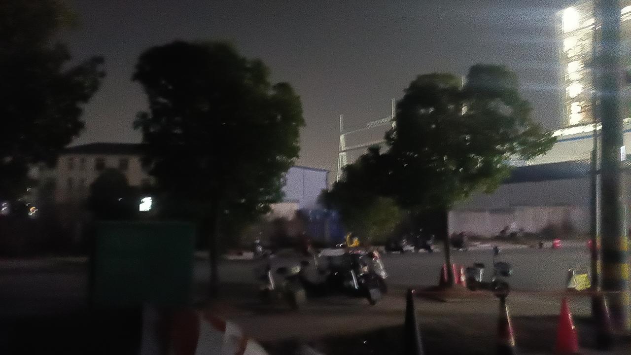 很多人把“随缘”挂在嘴边，以为是看淡得失，其实常常是不愿努力的借口。真正的随缘，