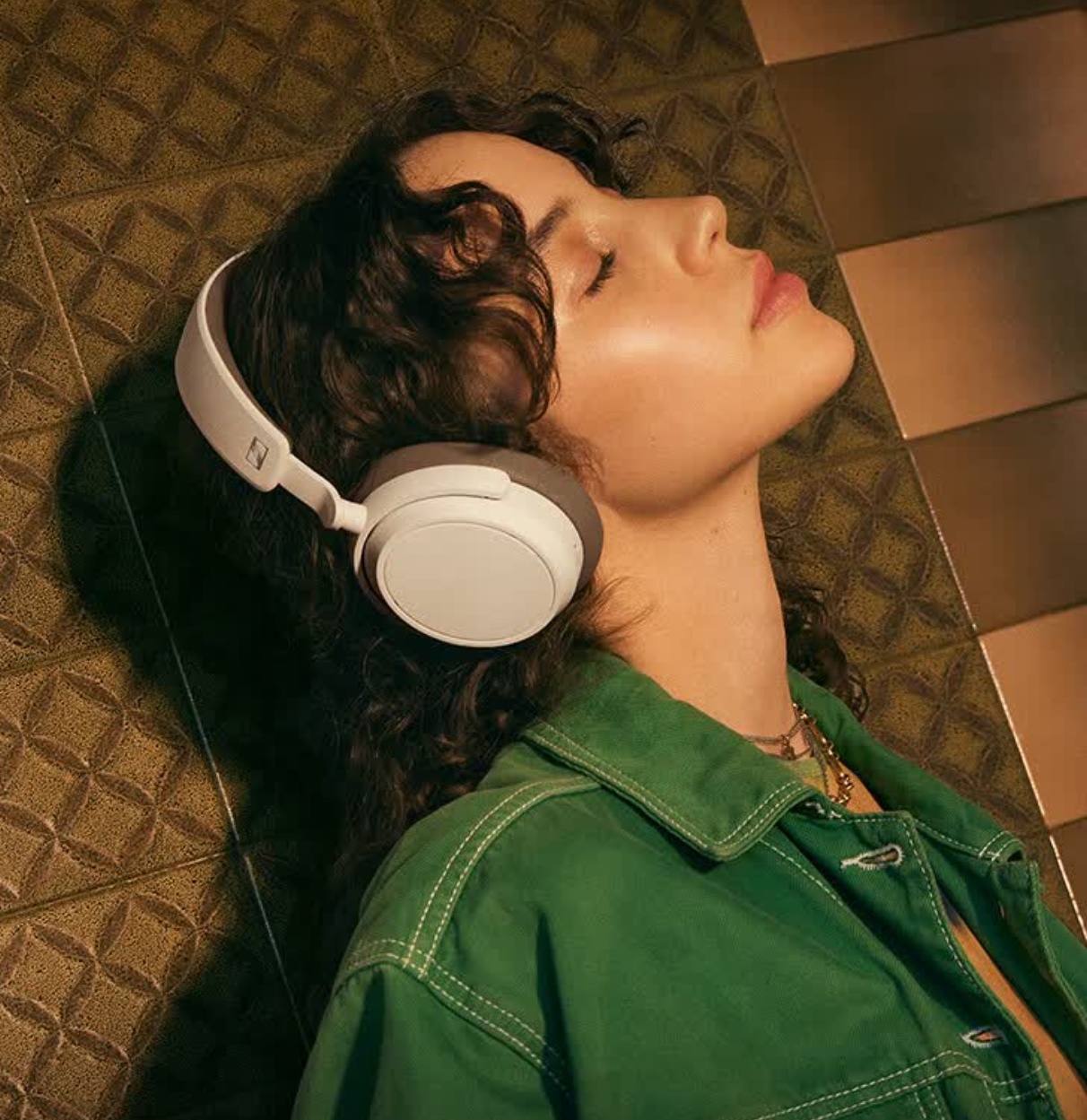 大年初二好呀！关注和，转发+在评论区晒出你拜年路上单曲循环的歌+理由，抽送一个森