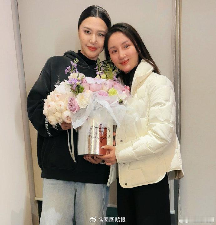 谭维维演出当天刺破嗓子脓泡 谁不爱这样的音乐人！谭维维演出当天刺破嗓子脓泡坚持登