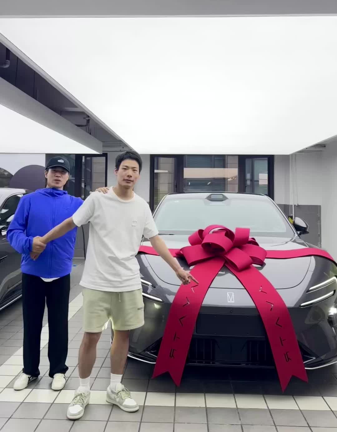 我也来支持一下华为的智驾 遥遥领先！ 指认现场哈哈哈  Van