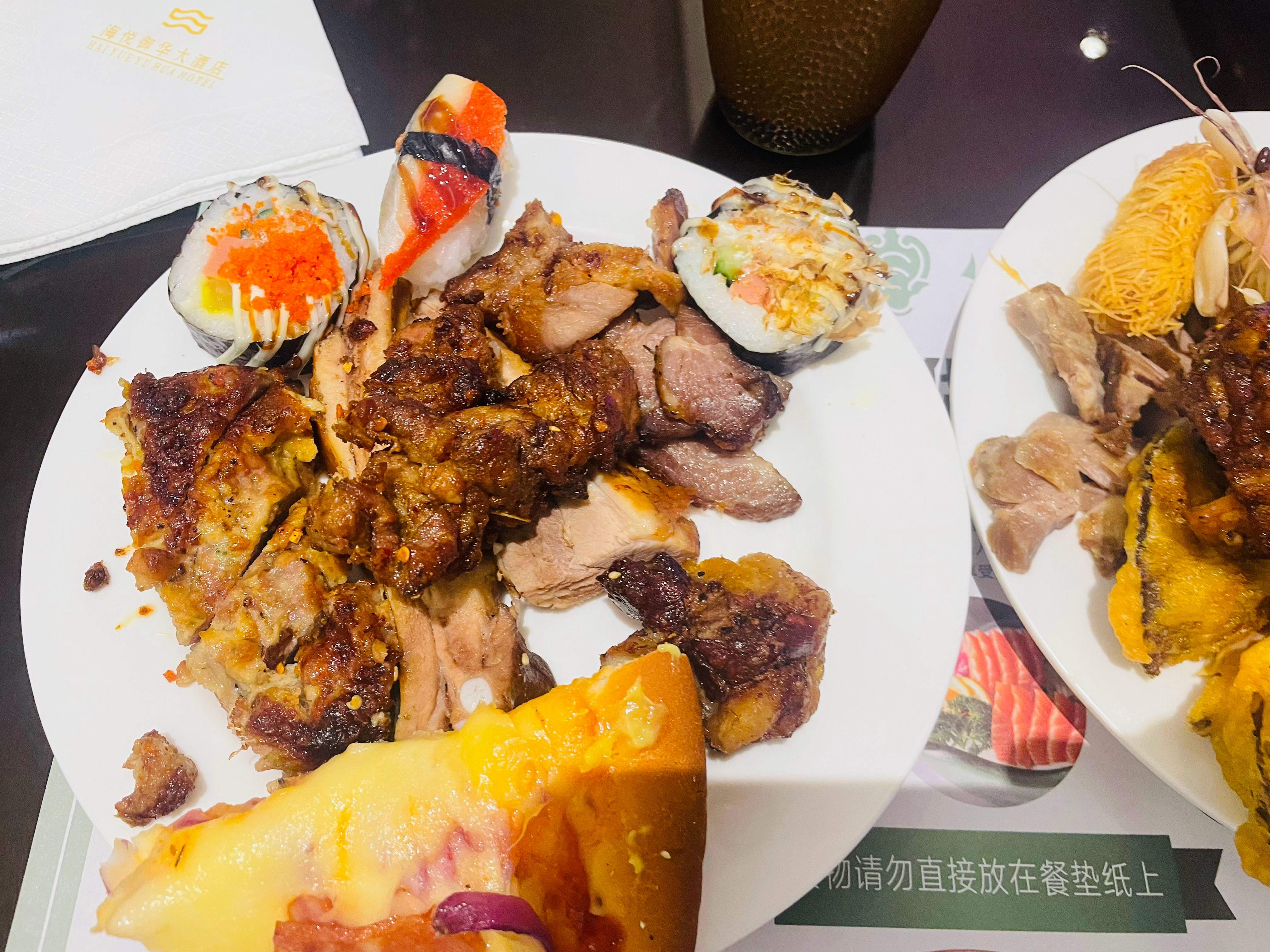 今儿的工作餐，多吃肉少吃碳水，就可以减肥[笑哈哈]  