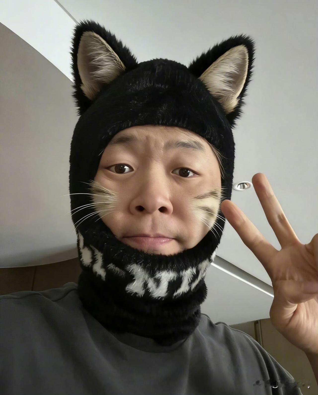 杜海涛不容易啊，都38岁了还在卖萌装可爱，但问题是真的不咋可爱。