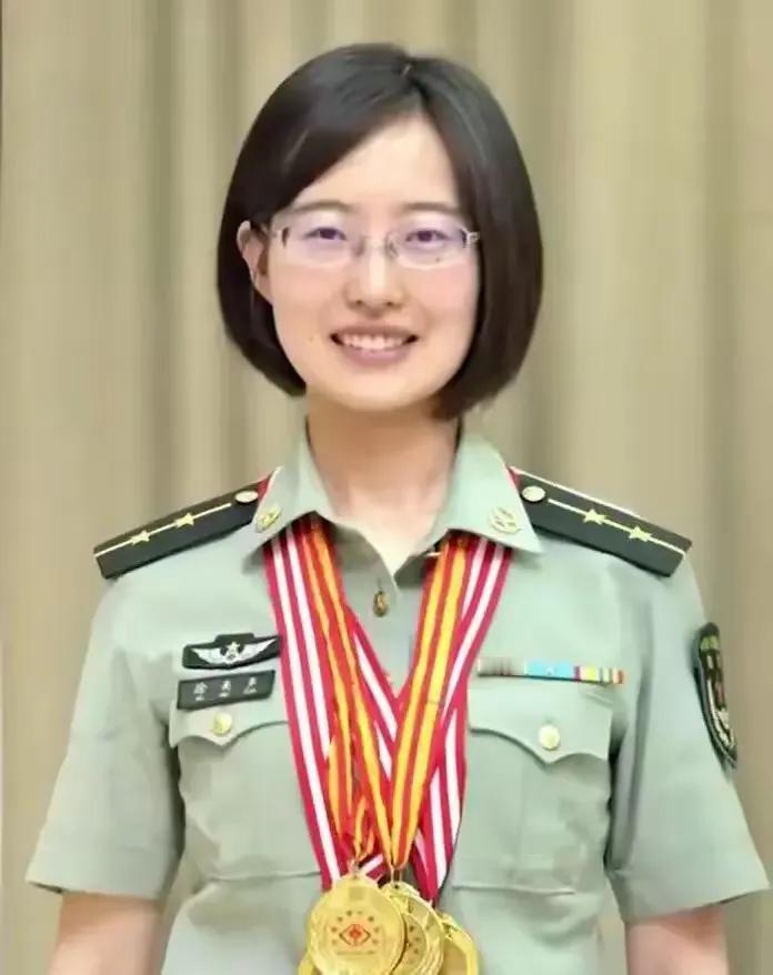 全军少有！11岁女孩特招入伍，7立军功破格提干成军官！现已晋升上尉！




