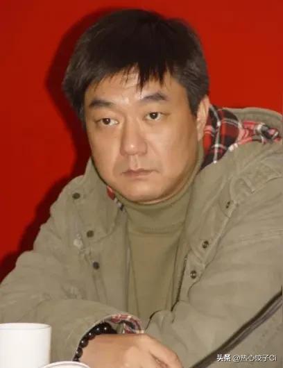 董勇说，怀念我小时候的杭州，我怀念树荫下只有一两辆一行车的行车的杭州。我怀念跟我