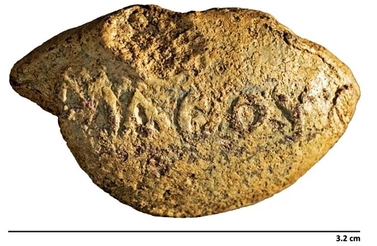 近考古圈又整活了：一块刻着“吸取教训”字样的“2100年历史石头”被发现！更离谱