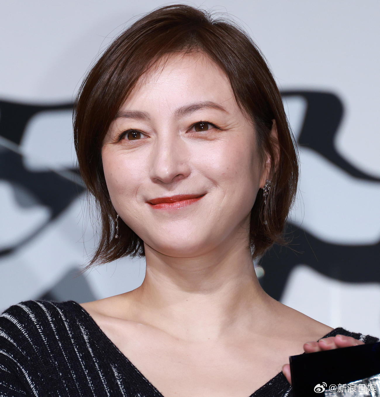 广末凉子宣布重启活动。广末去年4月在静冈县内的高速公路上驾驶轿车时发生追尾事故，