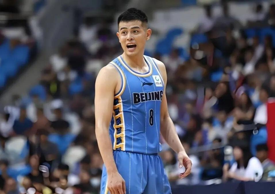 开启生涯新旅程，方硕租借两年奔赴长沙勇胜
 
北京首钢正式将方硕租借两年，这名老