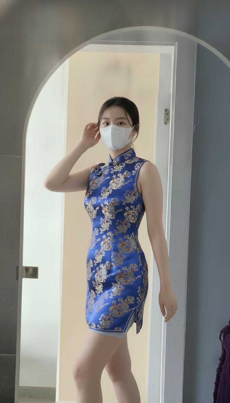 我妈问我是不是要去参加婚宴。我妈看见这身第一句是：你要去参加婚宴吗😂 其实就是