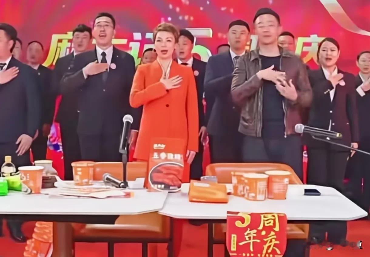 汪小菲，你是一个动作都不在点上啊！
麻六记五周年，晒出一起跳手势舞的视频，视频中