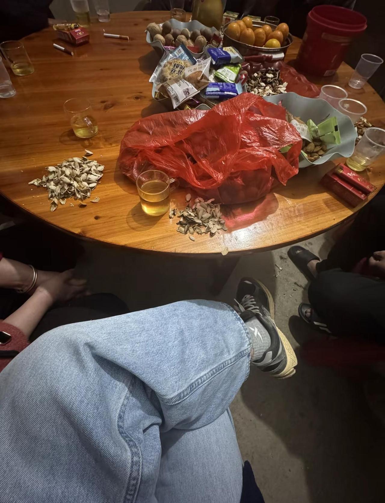 终究还是逃不过一年一度的催婚大会