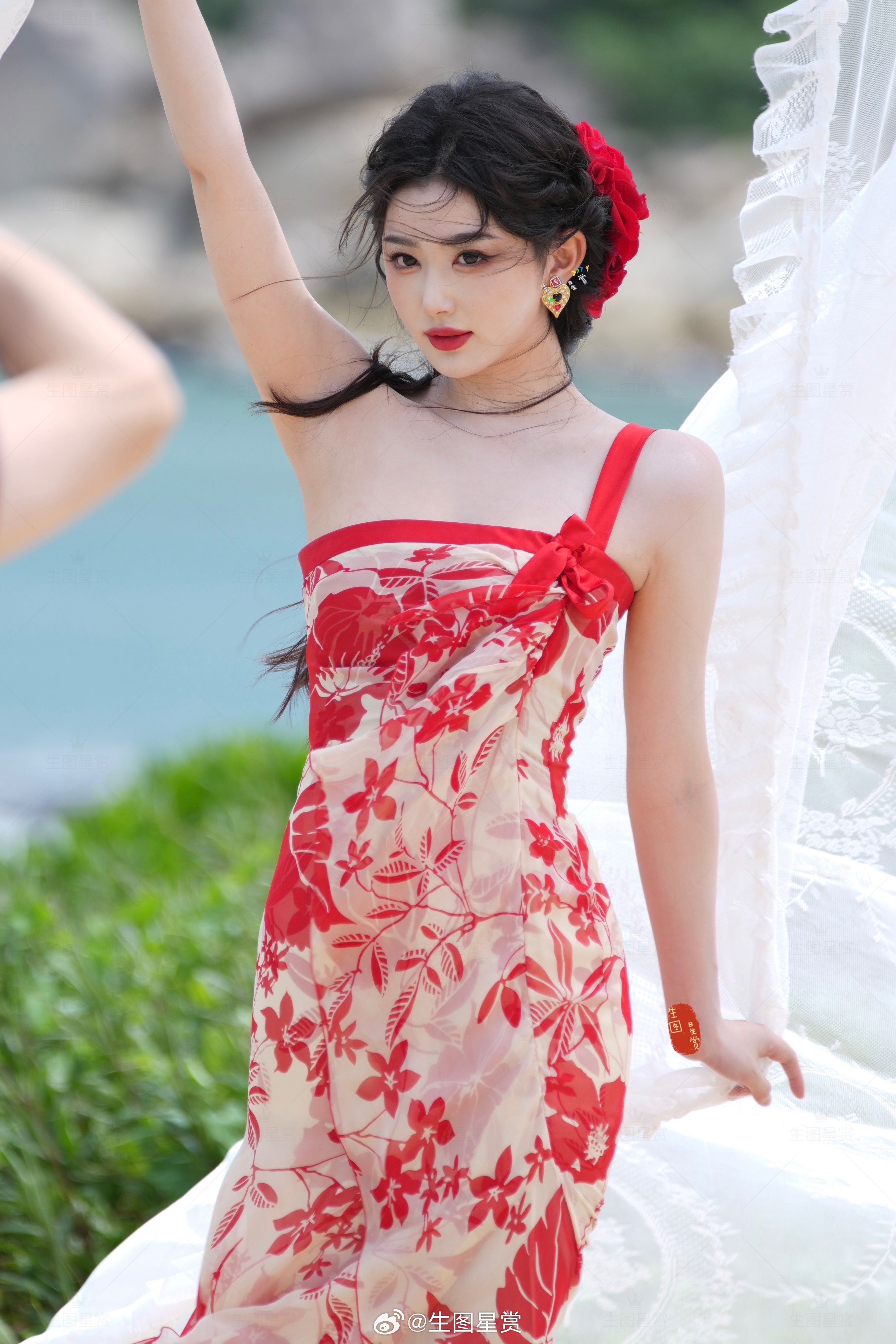 孔雪儿三亚海边外拍，靓丽的红玫瑰🌹费加罗超级假日