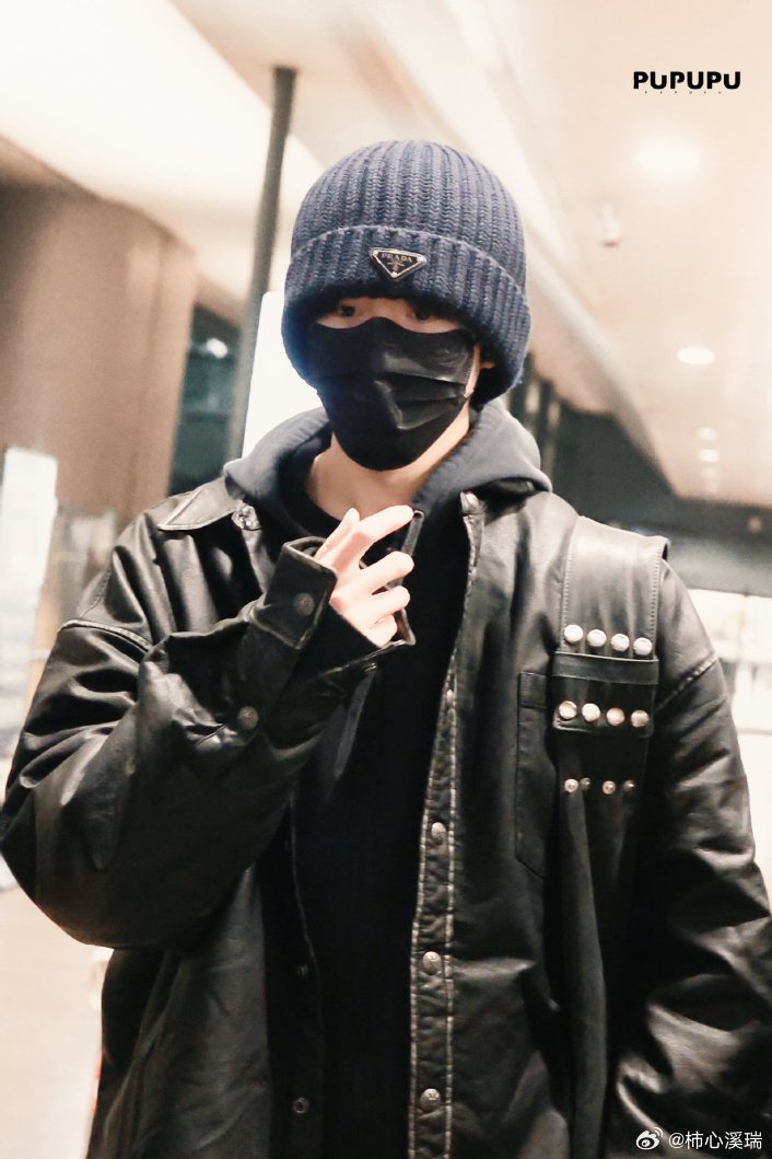 田嘉瑞颜绛☁️田嘉瑞云秀行优秀的人超级多，但我以你为榜样，在无人问津的日子里熠熠