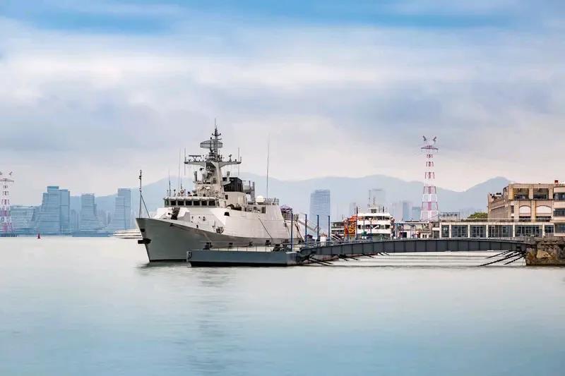 专家：福建舰击碎美国人的骄傲 福建舰一登场，直接击碎美国人的骄傲。美媒哀嚎，美国