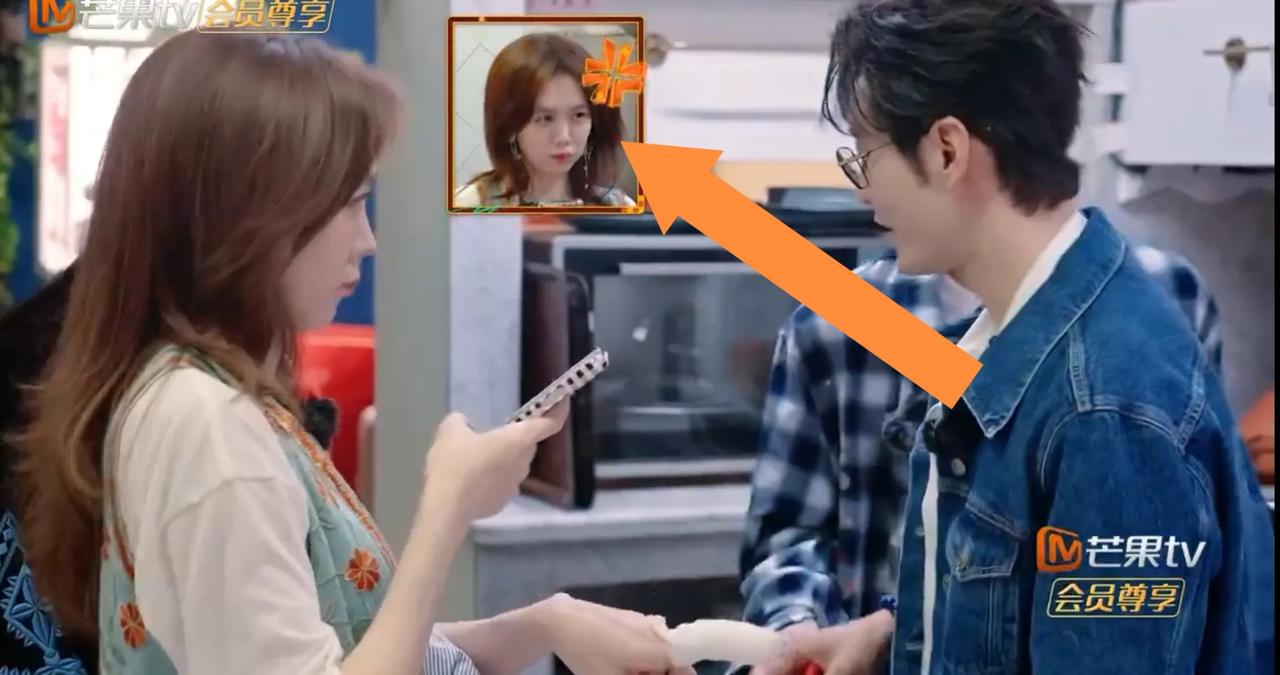 姜妍手上缠着纱布，
黄晓明无意间
瞧见
丁禹兮在上面
画了一棵小树。

黄晓明忍