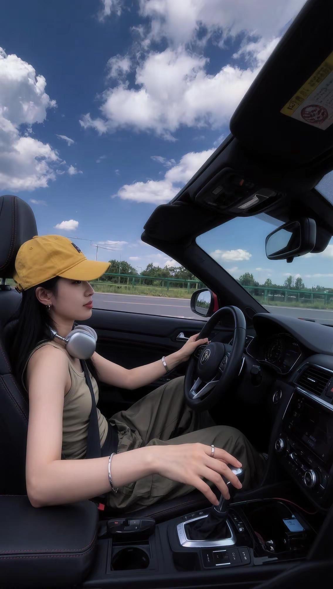 人再完美，精神也需要知音。心再坚强，情感也需要安慰。若有人相伴，内心就是最大的满