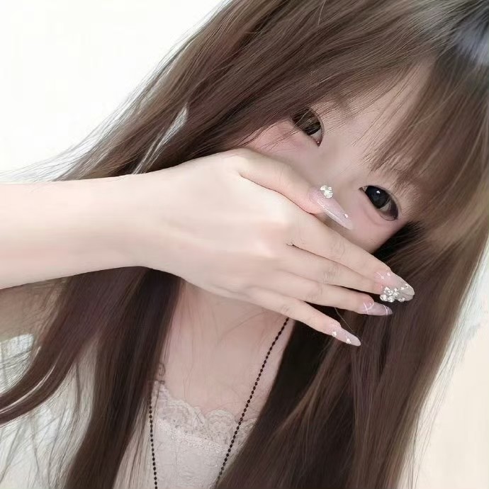 𝐖𝐞𝐂𝐡𝐚𝐭｜女生头像｜氛围感女头丨优质女头丨审美积累 