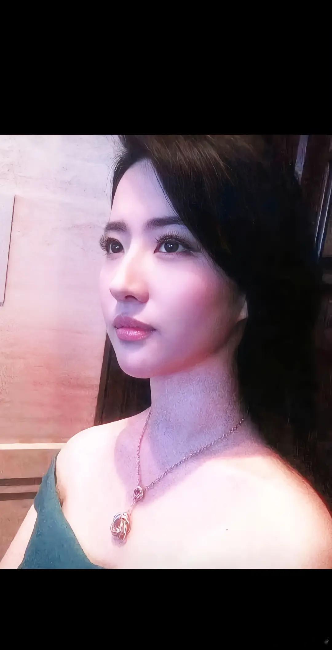 刘亦菲直冲视觉的美貌。 ​​​