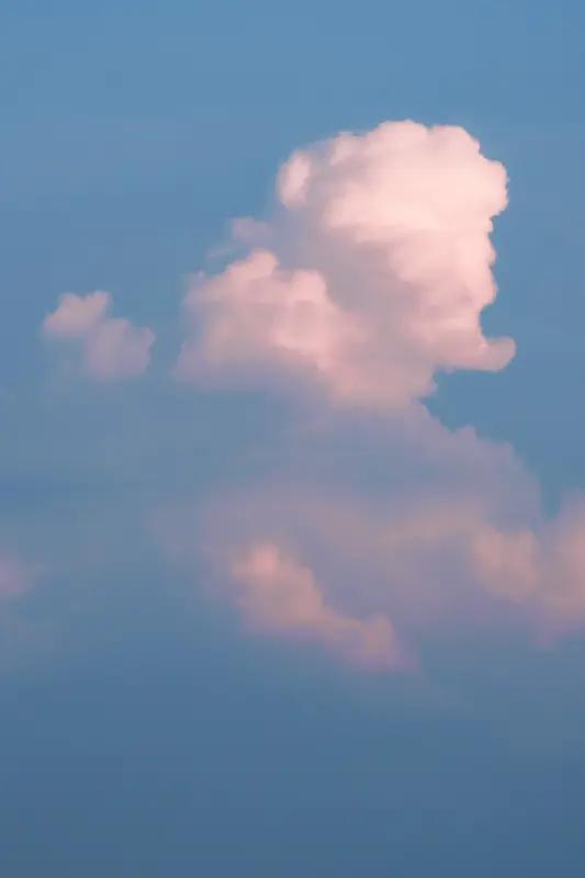 AI妙生图游山总与云相遇。