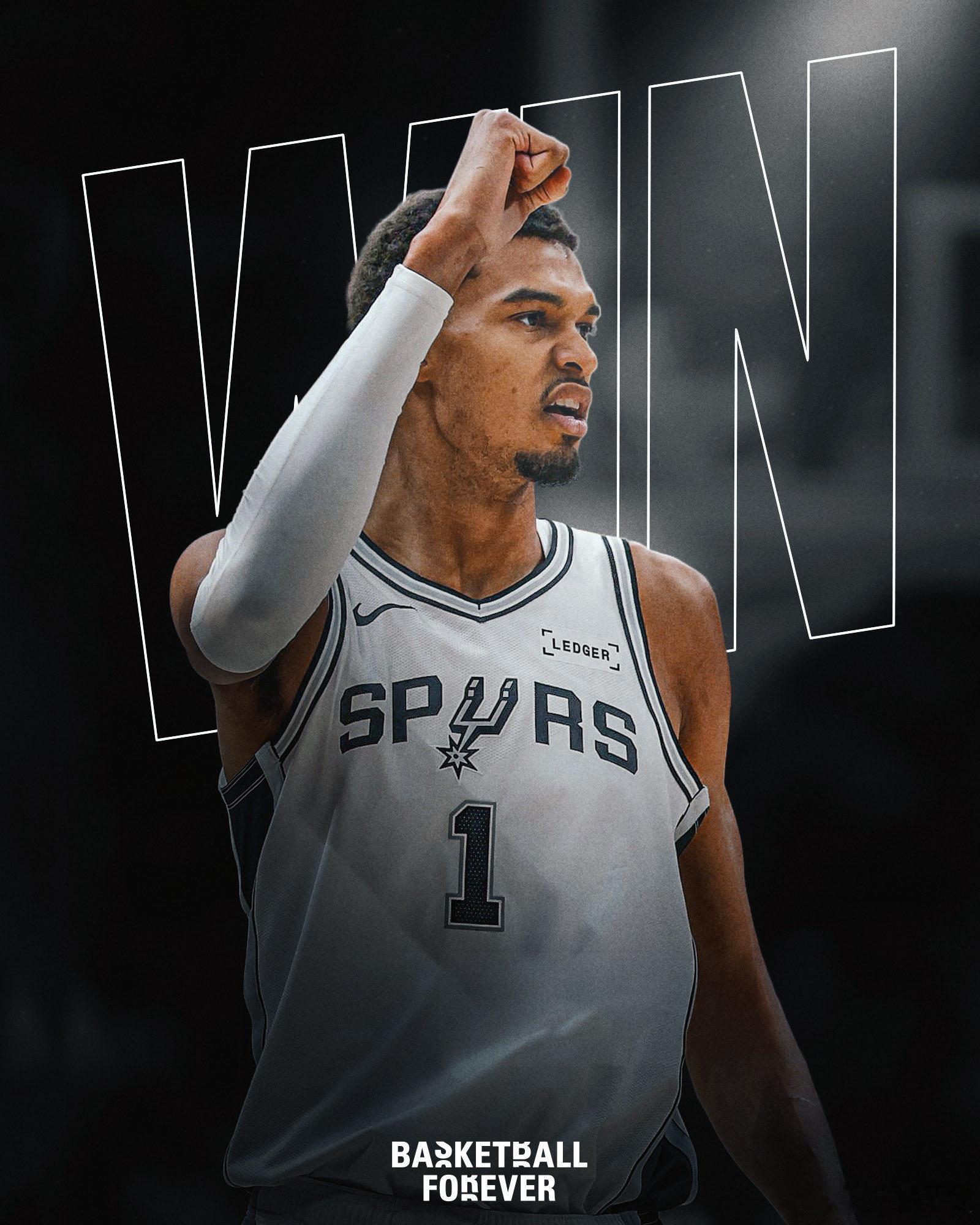 文班亚马21 分钟就砍下 26 分、12 个篮板、3 次助攻、2 次盖帽，投篮命