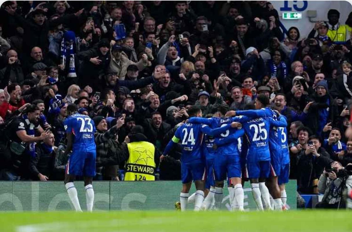 欧冠赛场爆出“冷门”！切尔西主场3-0完胜十人巴塞罗那，孔德打进乌龙球，埃斯特旺