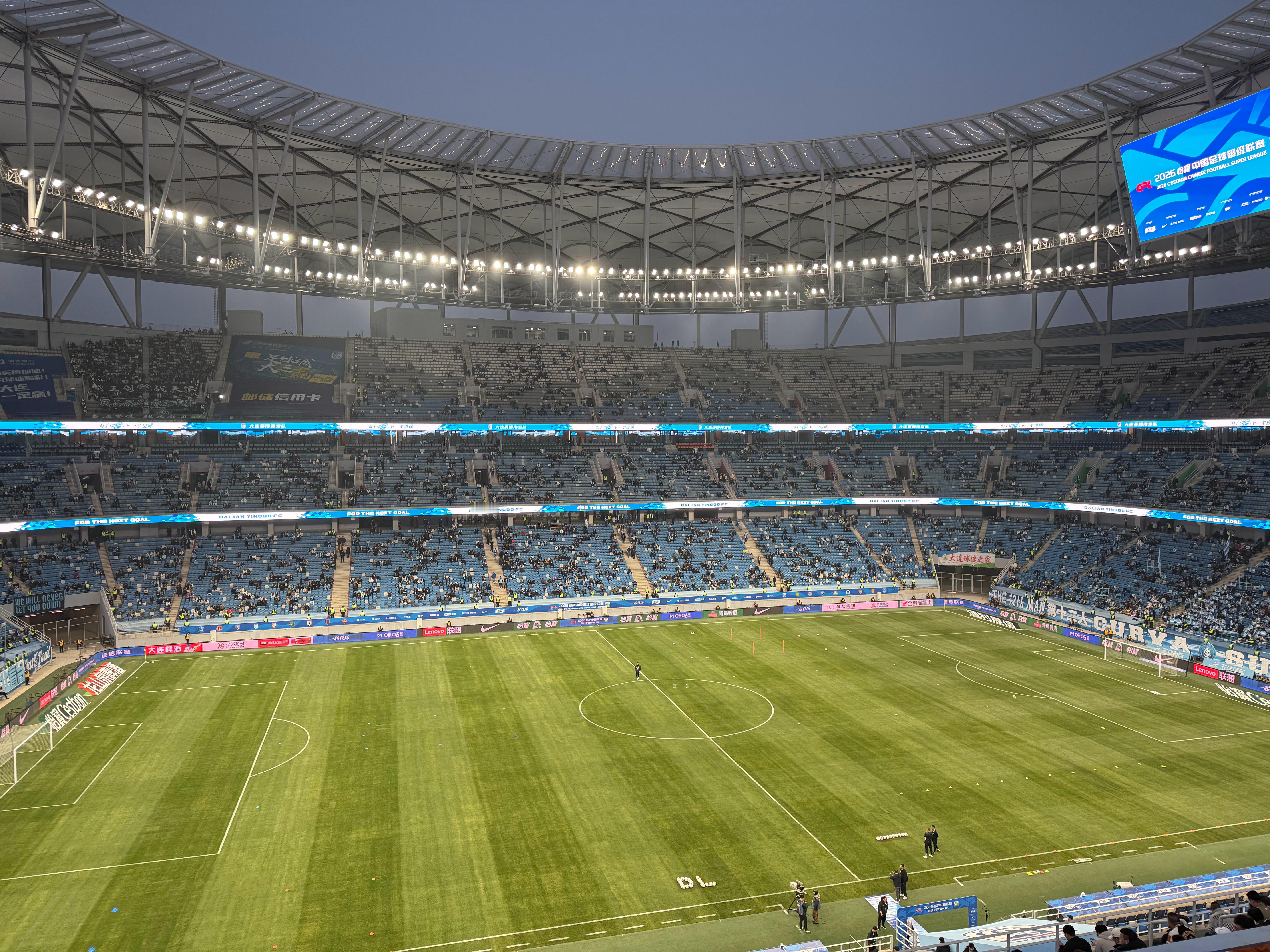 大连英博大连英博vs浙江队中超联赛 焕然一新的梭鱼湾足球场 大连·大连梭鱼湾专业