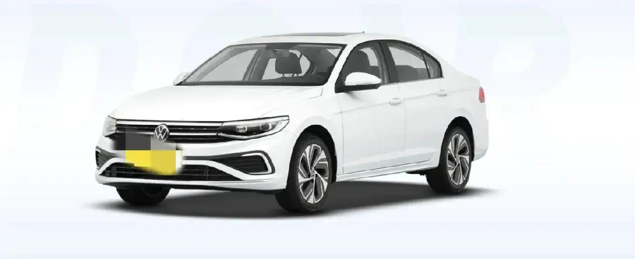 日常城区通勤且周末有自驾游需求，推荐选择大众宝来2025款300TSI DSG尊
