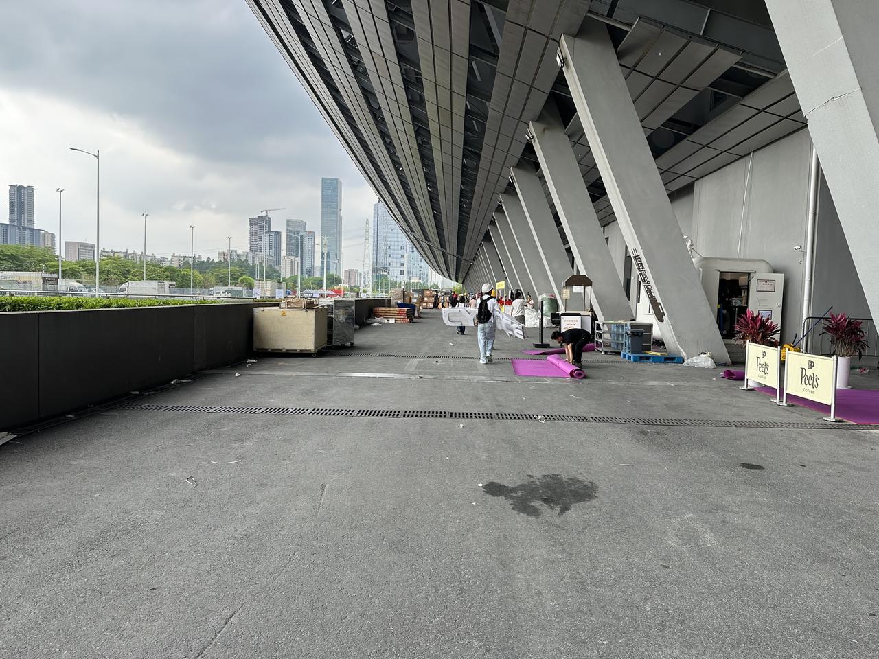 今天又是体验基层人民的一天
别说真的有点累啊
他们太辛苦了！
得为他们点个赞👍