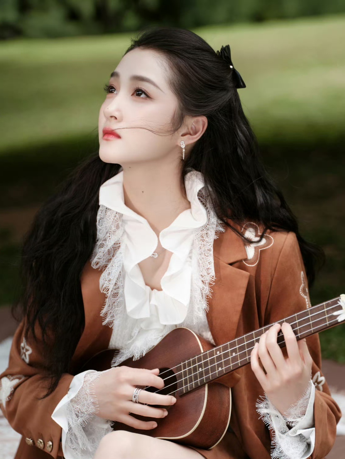 关晓彤  gxt关晓彤红掌 gxt关晓彤孟露莎 “你是春日奏响狂热的曲，也是我三