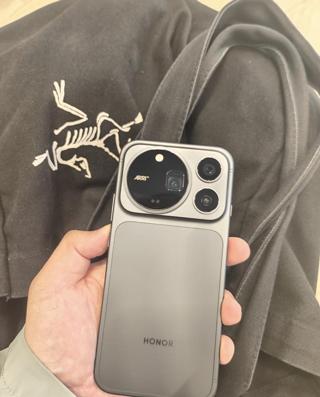 分享真实用机体验，不黑不吹！
网友购买了荣耀Magic9 Pro Max 1T版