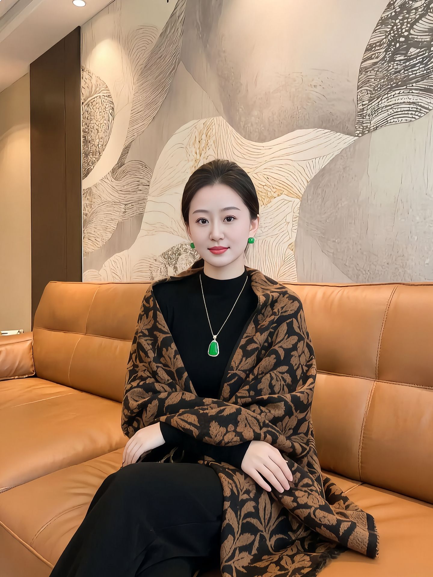 今年女人很火的一段话：宁愿相信老板养你一辈子，也不要相信老公养你一辈子。老板养你