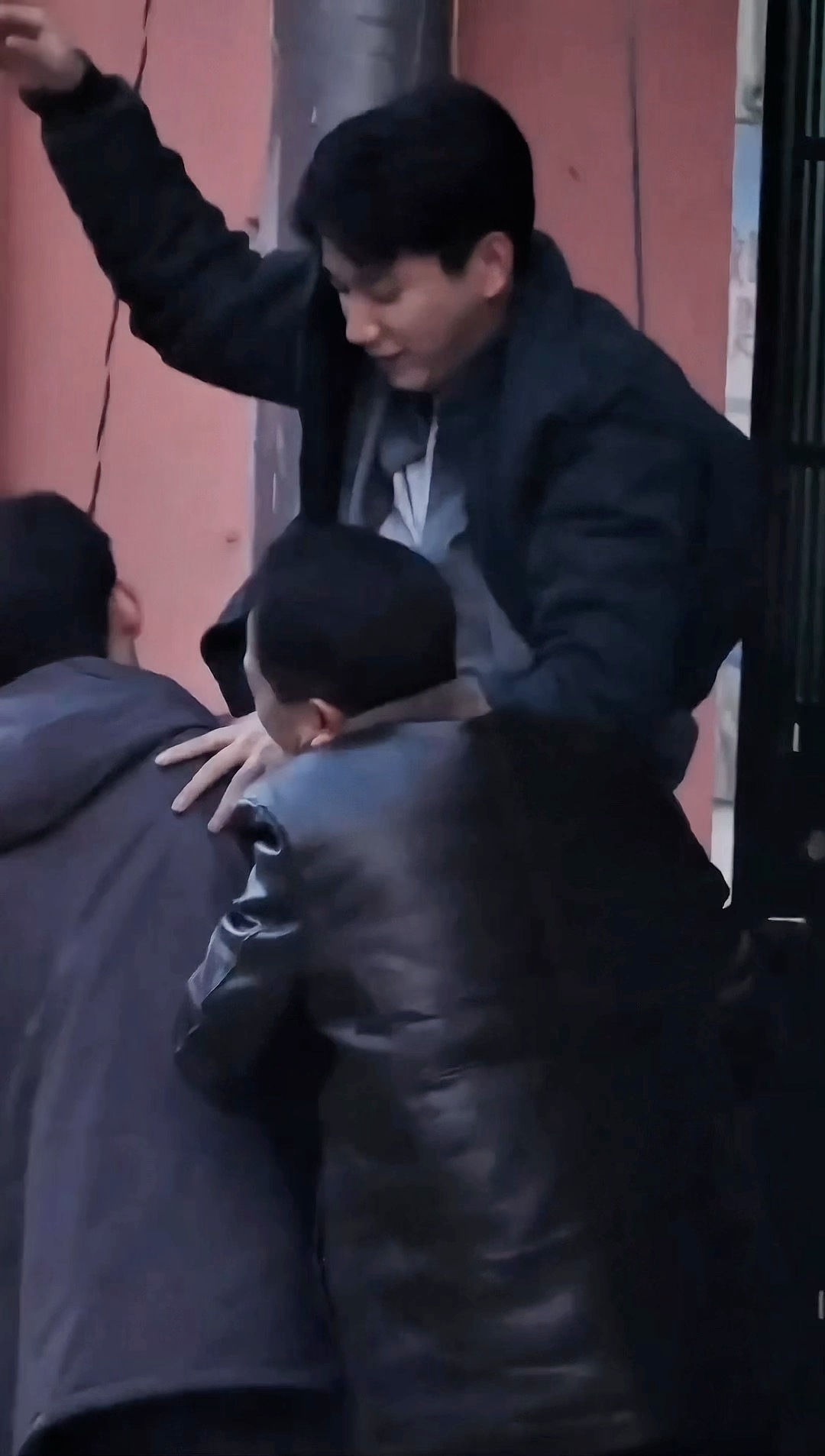这是什么从天而降的🐷妹妹？？偶像剧现在都不这么拍了[抓狂][抓狂][抓狂] 